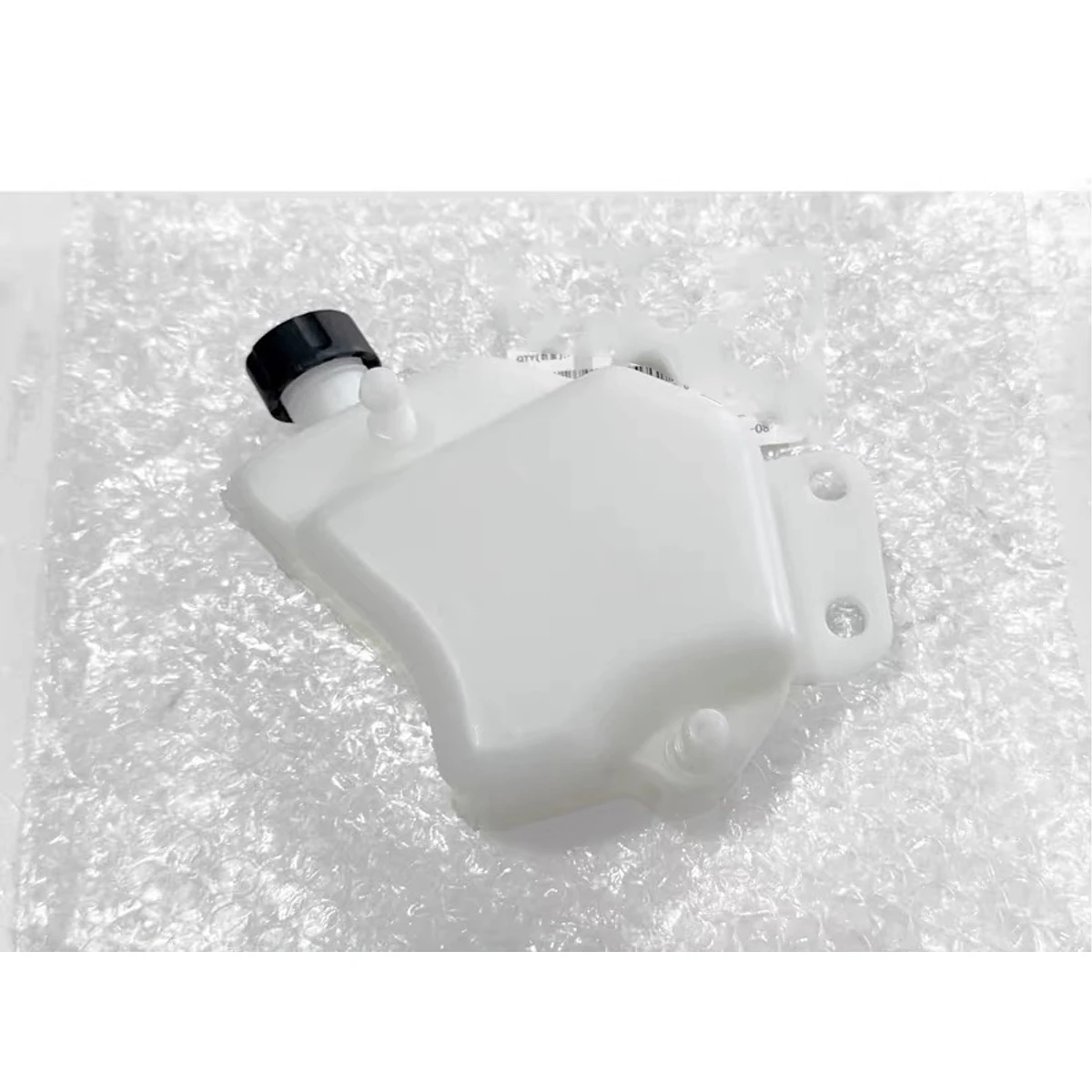 Auxiliary water tank auxiliary water tank cover spare water kettle combination decorative cover Fit For CFMOTO 675NK CF650-11
Auxiliary water tank auxiliary water tank cover spare water kettle combination decorative cover Fit For CFMOTO 675NK CF650-11