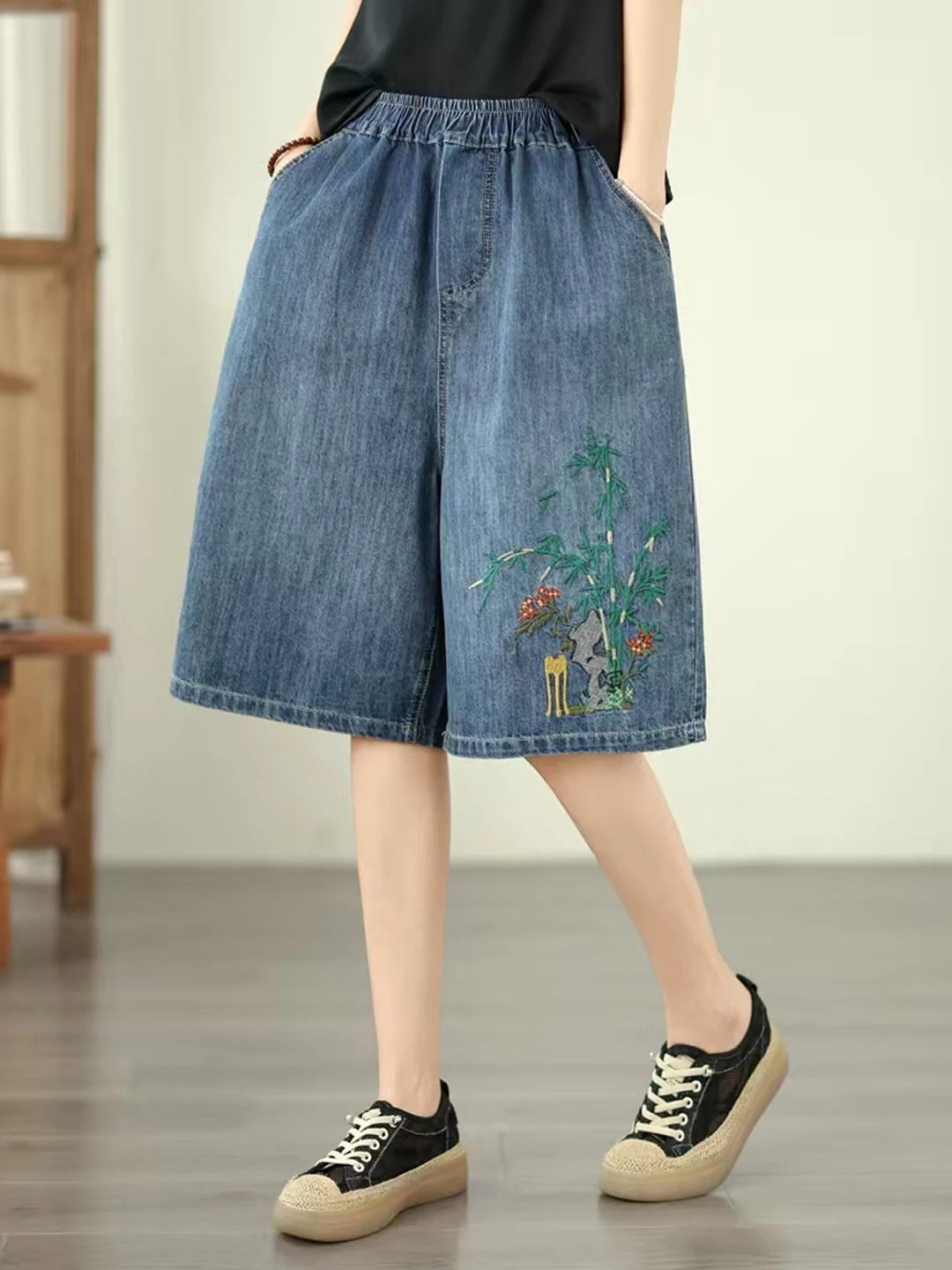 Loose Casual Embroidered Soft Denim Shorts Women High Waist Wide Leg Pants Summer Fashion plus Size Slimming Jeans
Loose Casual Embroidered Soft Denim Shorts Women High Waist Wide Leg Pants Summer Fashion plus Size Slimming Jeans