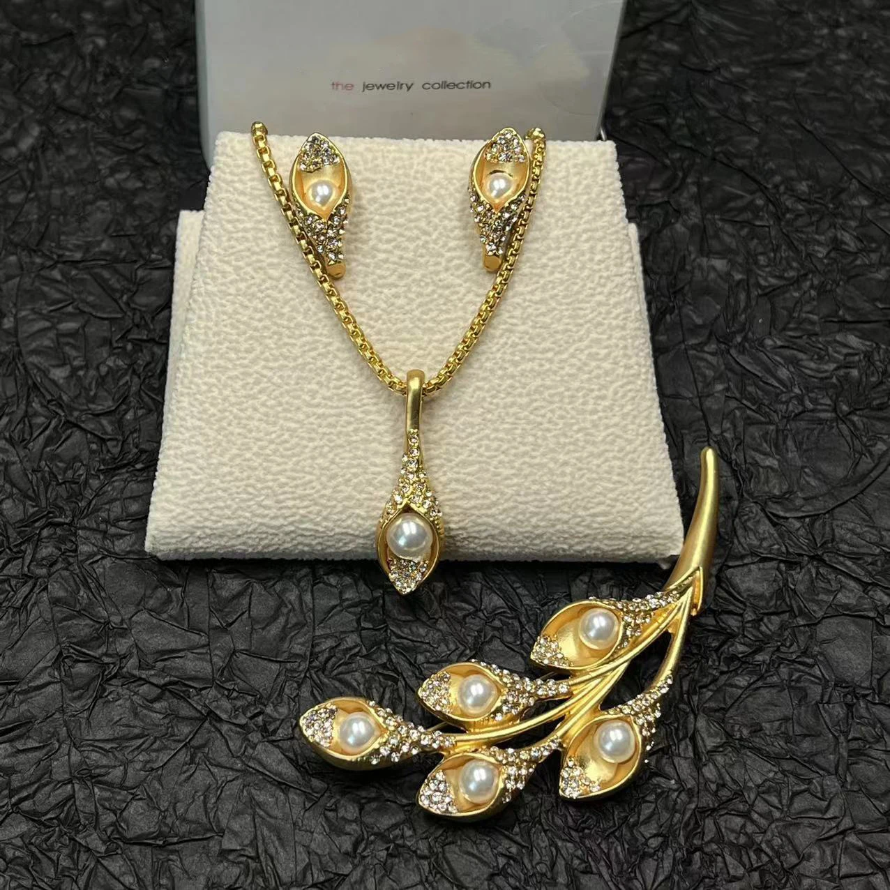 2024 New European And American Golden Earrings Wheat Brooch Necklace Jewelry Set Accessories For Women
2024 New European And American Golden Earrings Wheat Brooch Necklace Jewelry Set Accessories For Women