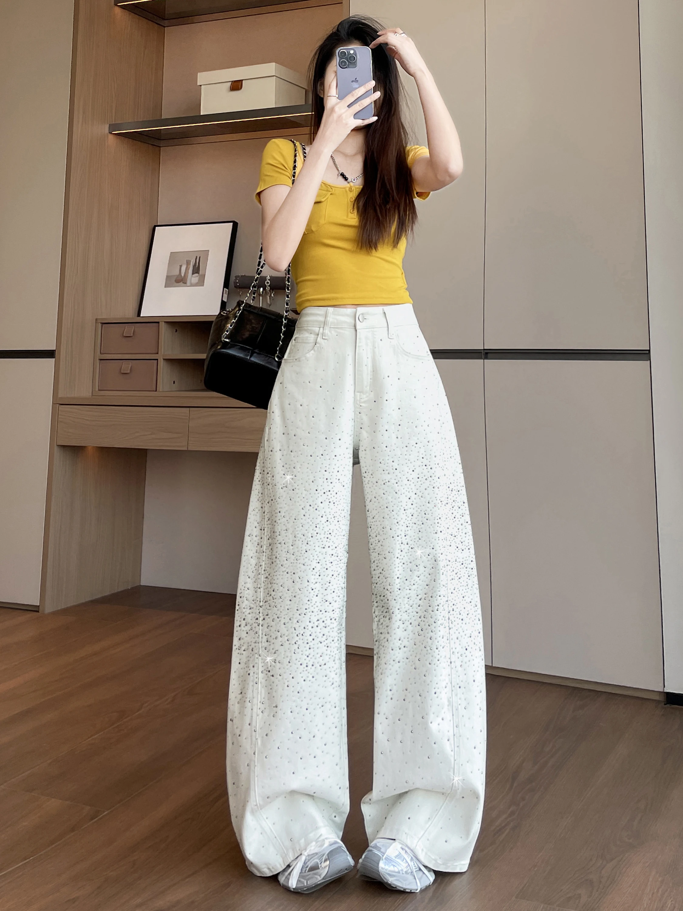 White Shiny Heavy Duty Rhinestone Denim Jeans Women Summer New Loose Wide Leg Knife Pants High Waist Straight Leg Jeans
White Shiny Heavy Duty Rhinestone Denim Jeans Women Summer New Loose Wide Leg Knife Pants High Waist Straight Leg Jeans
