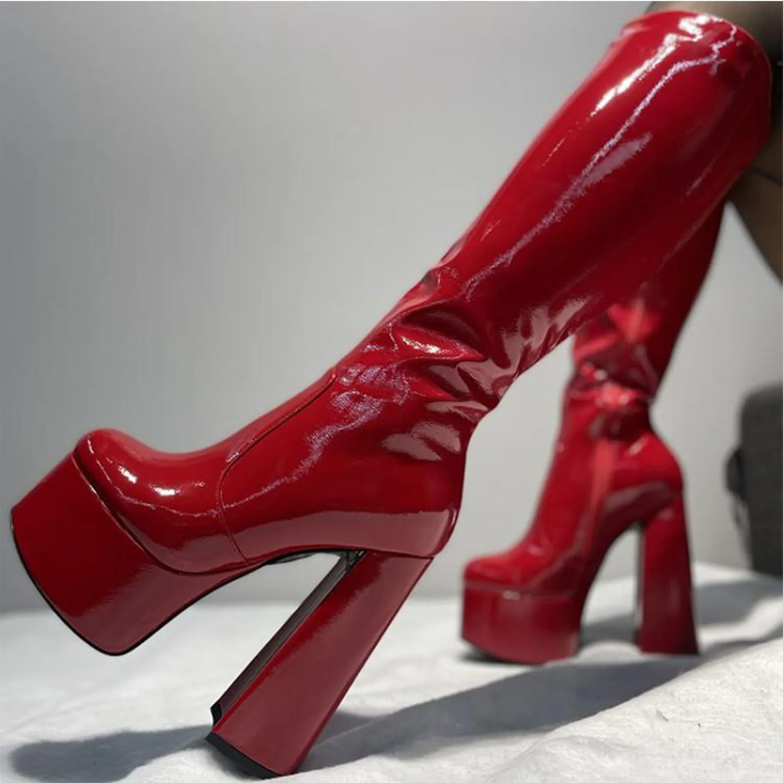 Arden Furtado 2025 Patent Leather Platform Knee high boots Round toe Side zipper Super high heel Modern boots Large size boots
Arden Furtado 2025 Patent Leather Platform Knee high boots Round toe Side zipper Super high heel Modern boots Large size boots
