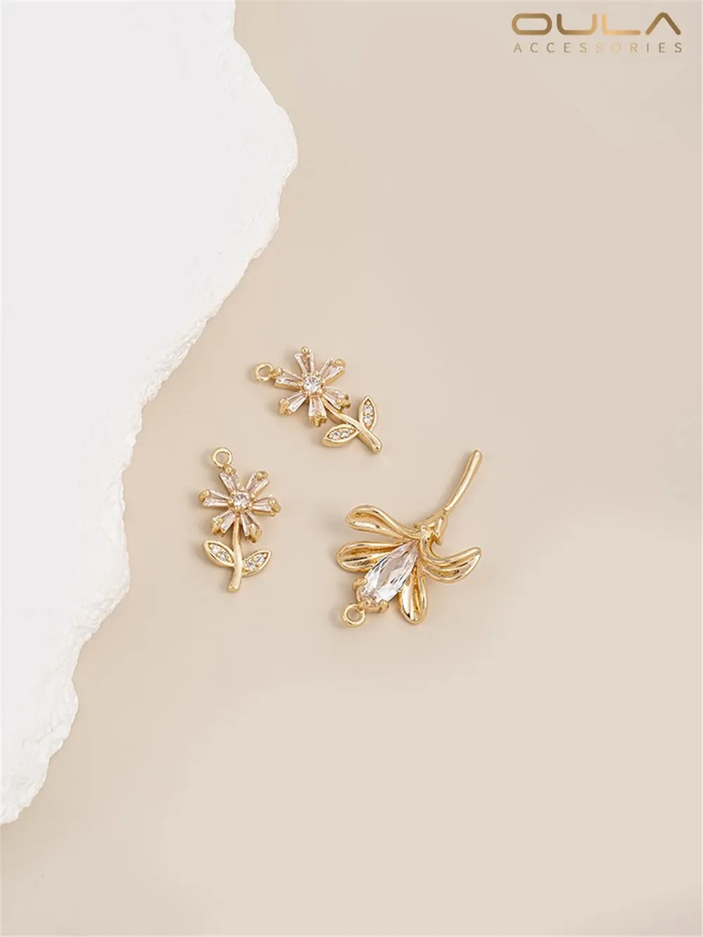 14K Gold-Color Plated Inlay Zircon Flower Pendant Small Flower Pendant Diy Earrings Necklace Bracelet Jewelry Hanging
14K Gold-Color Plated Inlay Zircon Flower Pendant Small Flower Pendant Diy Earrings Necklace Bracelet Jewelry Hanging