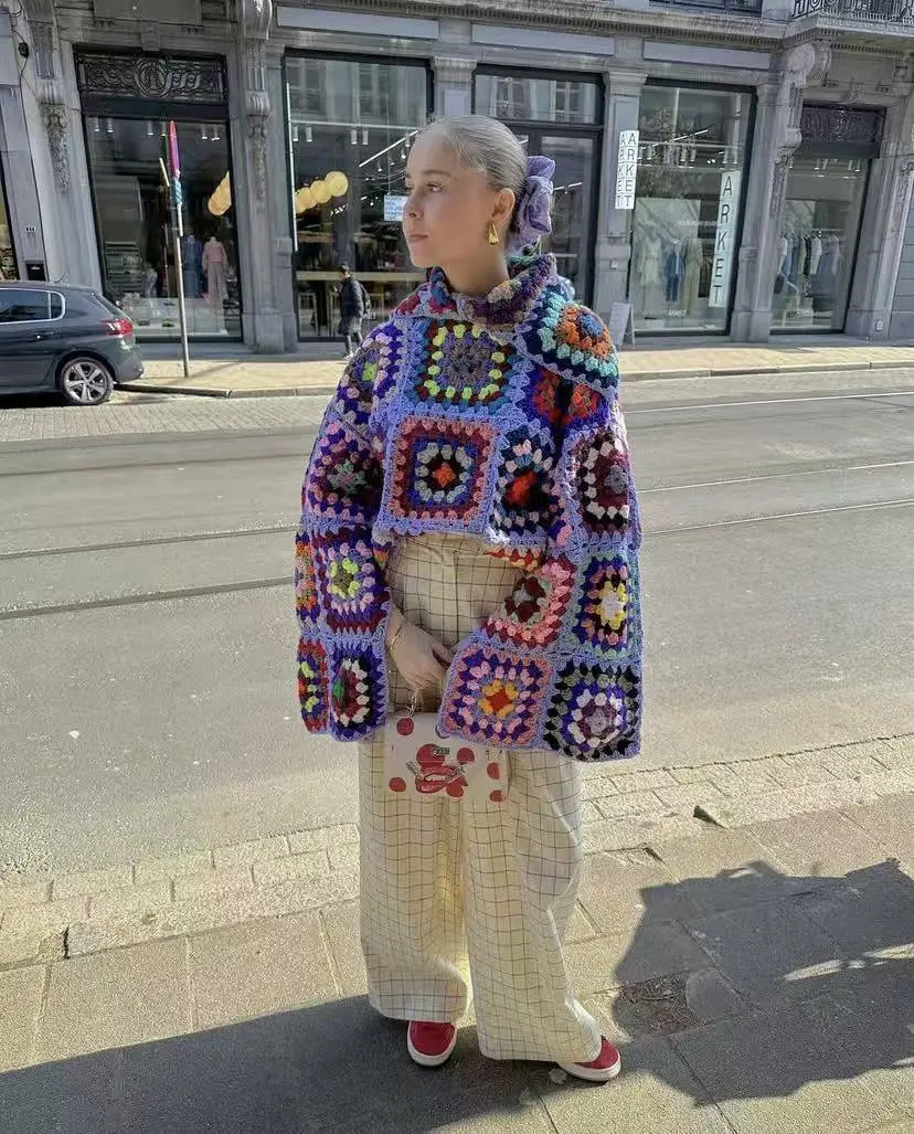 Long sleeved heavy-duty cotton sweater handmade with block pattern pattern woven by color blocked cotton fabric
Long sleeved heavy-duty cotton sweater handmade with block pattern pattern woven by color blocked cotton fabric
