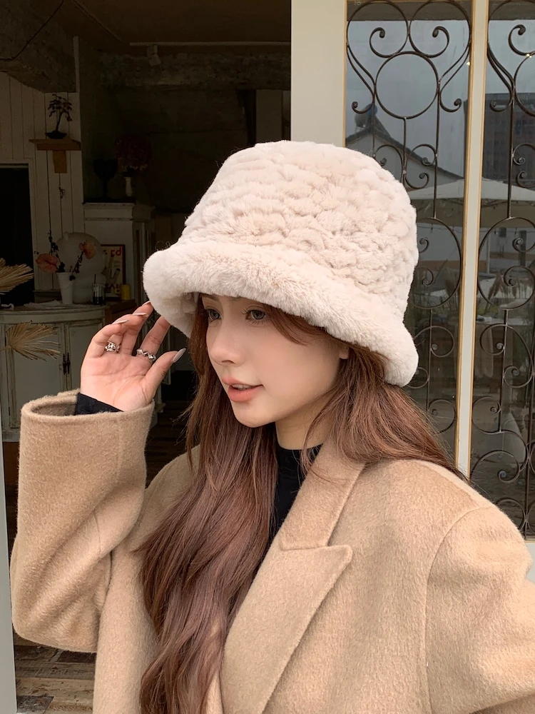 Women Winter Warm Hat 100% Real Rex Rabbit Fur Bomber Hats Lady Genuine Fur Cap Beanies Soft Fluffy Natural Fur Buckrt Hat
Women Winter Warm Hat 100% Real Rex Rabbit Fur Bomber Hats Lady Genuine Fur Cap Beanies Soft Fluffy Natural Fur Buckrt Hat