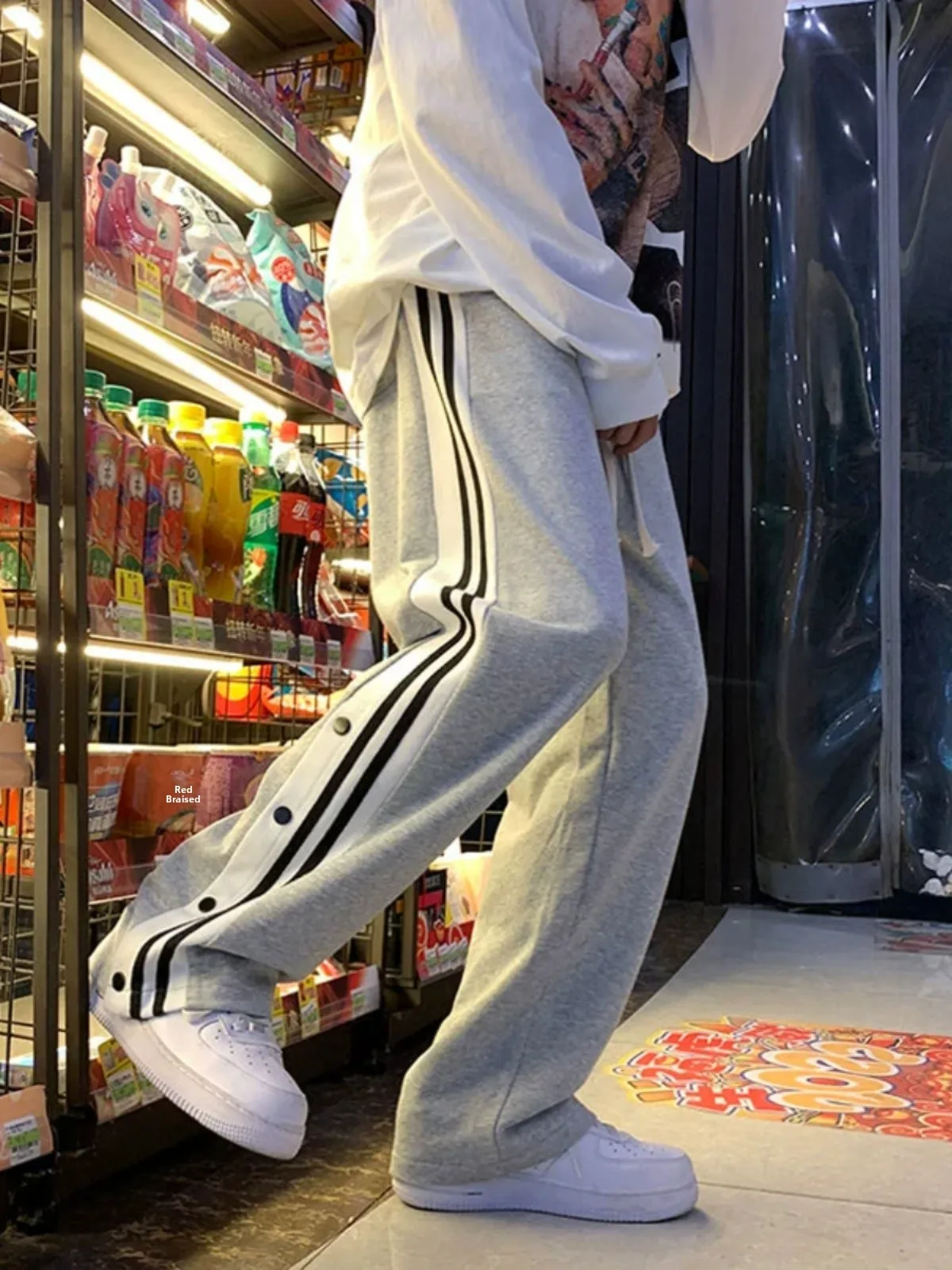 Модные мужские спортивные брюки-палаццо с широкими штанинами, весенне-осенние, повседневные, с боковыми полосками и шнурком, для отдыха
Модные мужские спортивные брюки-палаццо с широкими штанинами, весенне-осенние, повседневные, с боковыми полосками и шнурком, для отдыха