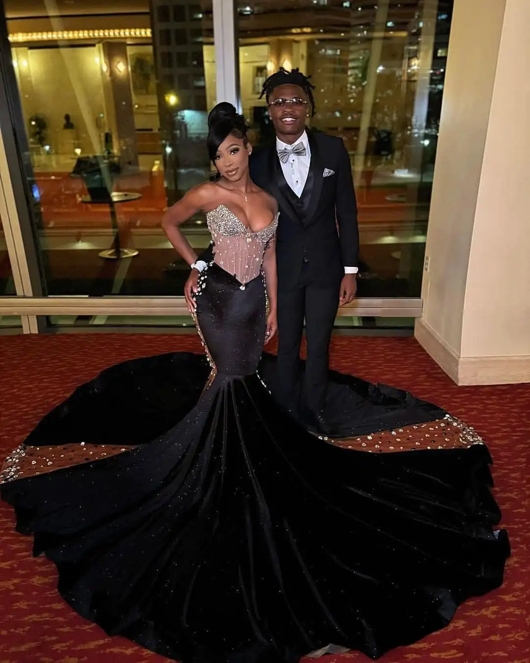 Black Crystal Mermaid Corset Prom Dresses Long for Women 2025 V Neck Beading Crystal Mermaid Formal Evening Gowns Customized
Black Crystal Mermaid Corset Prom Dresses Long for Women 2025 V Neck Beading Crystal Mermaid Formal Evening Gowns Customized