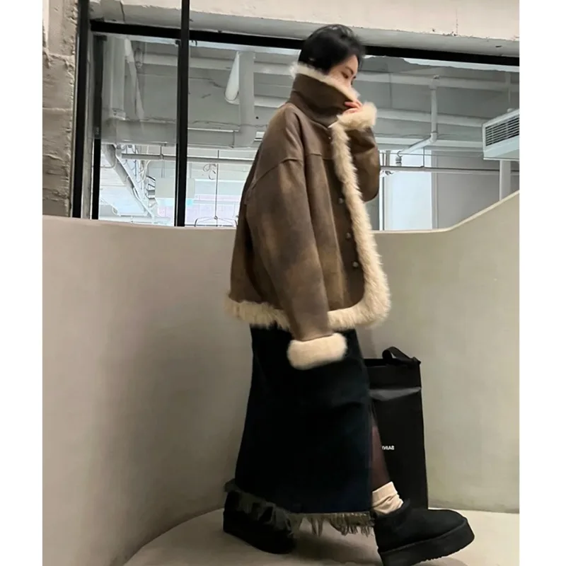 Korean Fashion Fur Integrated Motorcycle Jacket for Women's Autumn and Winter New Maillard Loose Faux Fur Coat Female Clothing
Korean Fashion Fur Integrated Motorcycle Jacket for Women's Autumn and Winter New Maillard Loose Faux Fur Coat Female Clothing