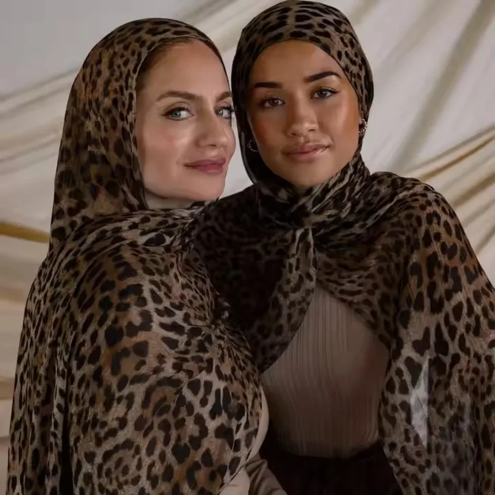 Big Size Classic Leopard Print Headscarf Bandanas Muslim Women Trendy Voile Soft Hijab Shawls Popular Style Long Scarf Headwraps
Big Size Classic Leopard Print Headscarf Bandanas Muslim Women Trendy Voile Soft Hijab Shawls Popular Style Long Scarf Headwraps