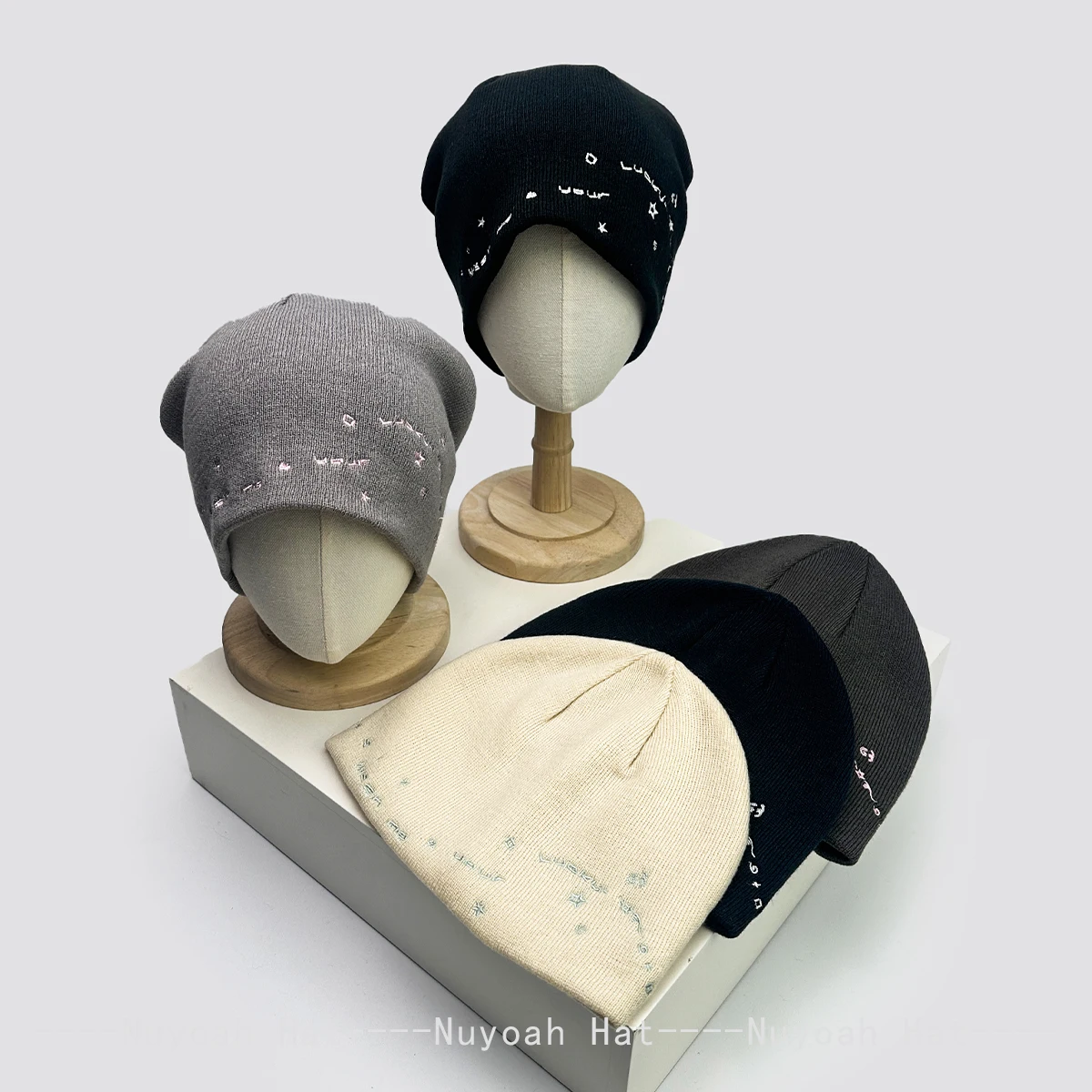 New Men Women Korean Star Letters Embroidery Knitted Hats Personal Warm Sweet Cool Fashion Beanies Simple Versatile ins Casual
New Men Women Korean Star Letters Embroidery Knitted Hats Personal Warm Sweet Cool Fashion Beanies Simple Versatile ins Casual
