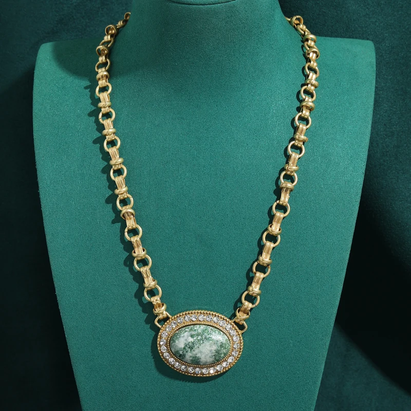 Antique Green Natural Stone Necklace Pendant Vintage Oval Gold Plated Hollow Retro Texture Charms Decoration Jewelry For Women
Antique Green Natural Stone Necklace Pendant Vintage Oval Gold Plated Hollow Retro Texture Charms Decoration Jewelry For Women
