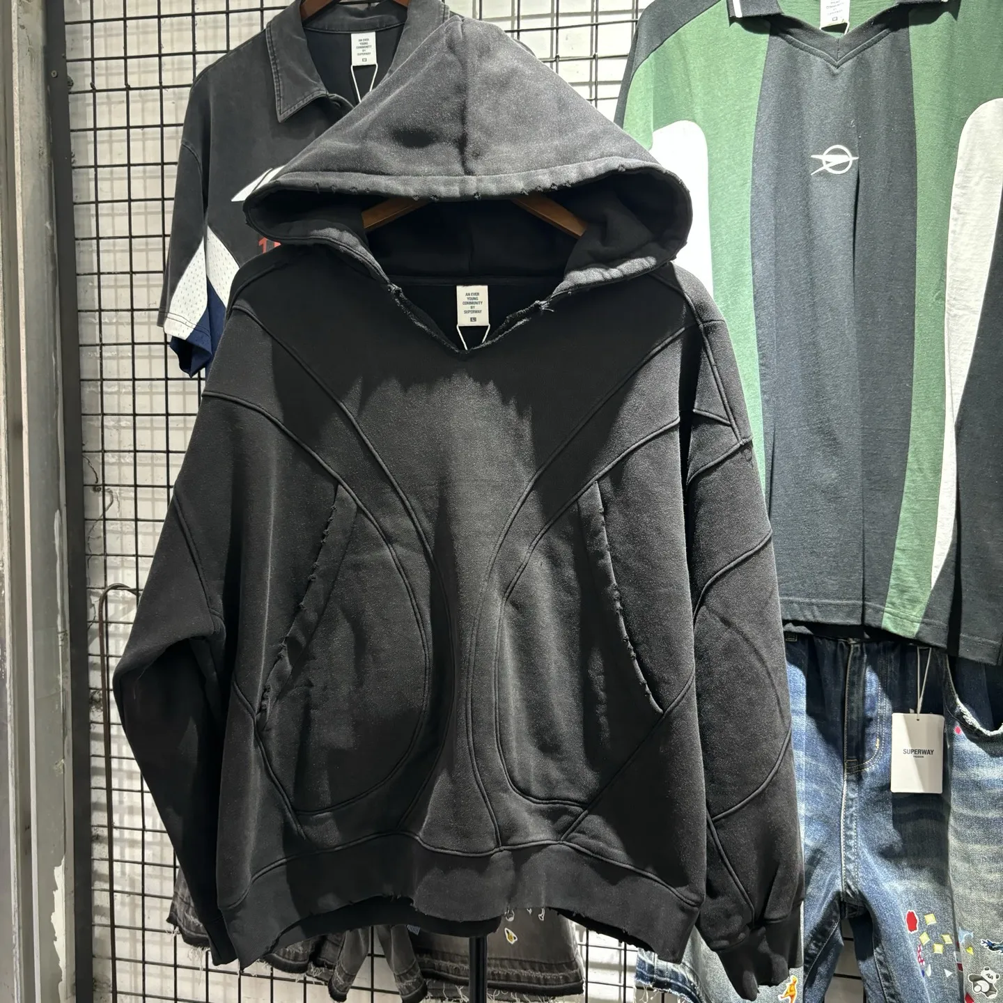 Retro American Deconstructed Waed Hoodie Sweatirt Loose ex Cotton Long Sve Casual Wear for Men And Women
Retro American Deconstructed Waed Hoodie Sweatirt Loose ex Cotton Long Sve Casual Wear for Men And Women