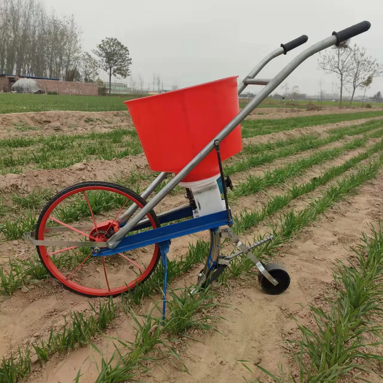 Hand Pushed Peanut and Corn Seeder, Integrated Machine for Sowing and Fertilizing Soybeans, Sesame, Rapeseed, and Other Crops
Hand Pushed Peanut and Corn Seeder, Integrated Machine for Sowing and Fertilizing Soybeans, Sesame, Rapeseed, and Other Crops