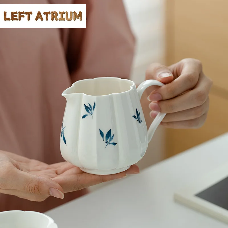 280ml Hand-painted Butterfly Orchid Lotus Petal Tea Pitcher Coffee Fair Cup Tea-separating Cha Hai Justice Cup Craft Accessories
280ml Hand-painted Butterfly Orchid Lotus Petal Tea Pitcher Coffee Fair Cup Tea-separating Cha Hai Justice Cup Craft Accessories