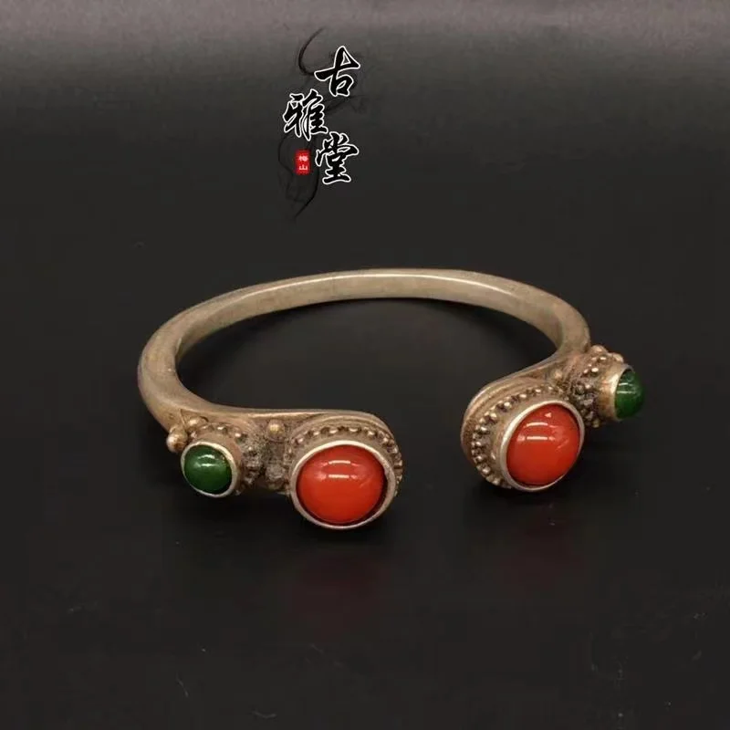 Античная Династия Цин, инкрустированный красным нефритом, серебряные ювелирные изделия, браслет, старые предметы
Античная Династия Цин, инкрустированный красным нефритом, серебряные ювелирные изделия, браслет, старые предметы