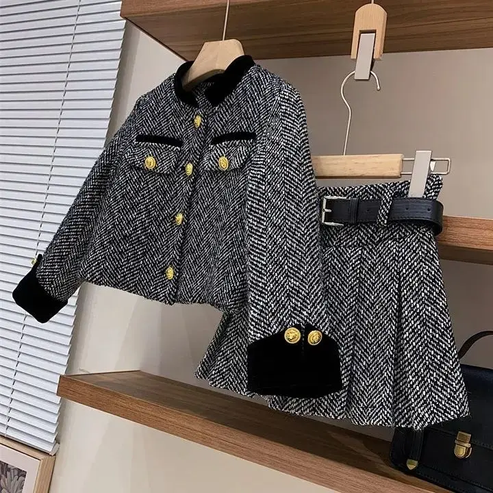 Designer 4-15 teen girls clothes set Wool thickened cotton coat+pleated skirt 2pcs kids suit child outfits conjuntos de menina
Designer 4-15 teen girls clothes set Wool thickened cotton coat+pleated skirt 2pcs kids suit child outfits conjuntos de menina