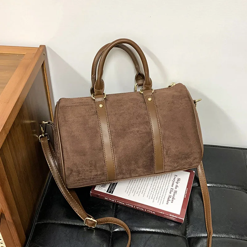 Брендовый дизайн Бостонская сумка для женщин, большие сумки из искусственной замши, женские сумки через плечо, большая вместительная дорожная сумка коричневого цвета
Брендовый дизайн Бостонская сумка для женщин, большие сумки из искусственной замши, женские сумки через плечо, большая вместительная дорожная сумка коричневого цвета