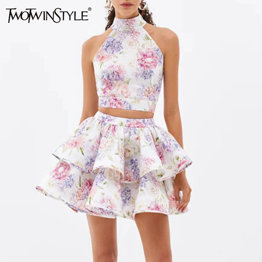 TWOTWINSTYLE Colorblock Slimming Two Piece Sets for Women Halter Neck Sleeveless Top High Waist Patchwork Printing Skirt Female
TWOTWINSTYLE Colorblock Slimming Two Piece Sets for Women Halter Neck Sleeveless Top High Waist Patchwork Printing Skirt Female