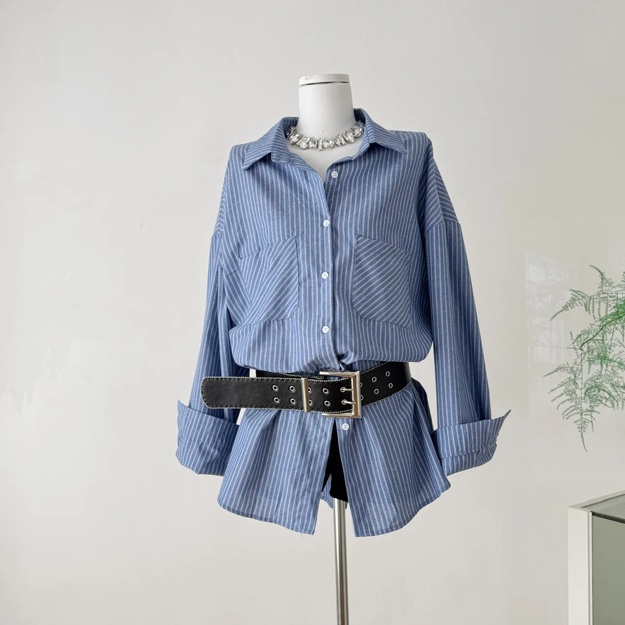 2025 Autumn Winter Women Vintage Cleanfit Shirt V-Neck Striped Blouse WIth Belt Long Sleeve Tops 2000s New In Design Korean Tide
2025 Autumn Winter Women Vintage Cleanfit Shirt V-Neck Striped Blouse WIth Belt Long Sleeve Tops 2000s New In Design Korean Tide