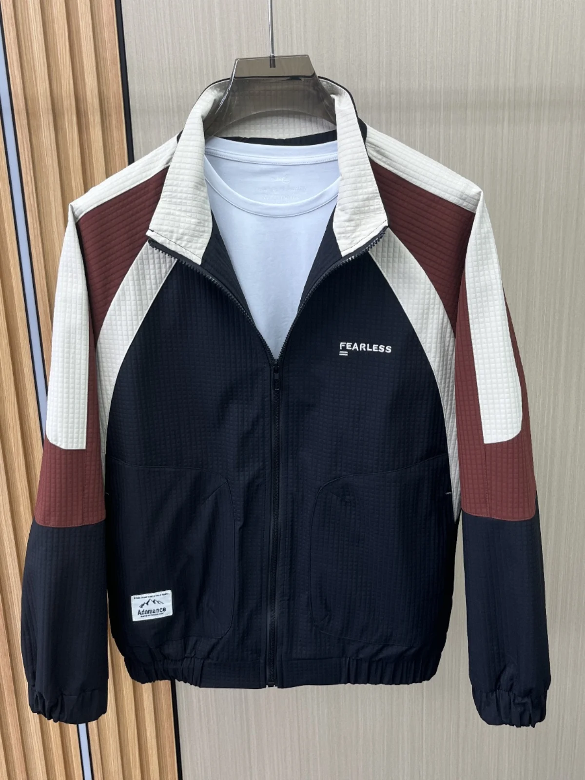 Мужская демисезонная куртка Slim Fit с воротником-стойкой, молодежная, модная, повседневная, для работы, верхняя одежда, версия Stand, пэчворк
Мужская демисезонная куртка Slim Fit с воротником-стойкой, молодежная, модная, повседневная, для работы, верхняя одежда, версия Stand, пэчворк