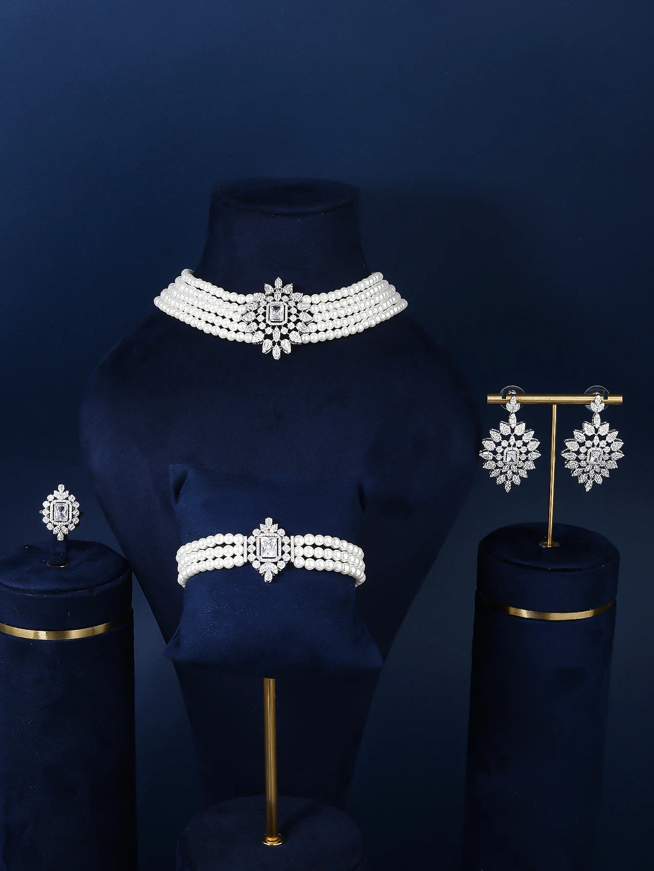 Trendy 5 Layered Imitation Pearl Choker Elegant Cubic Zirconia Necklace Water Drop Shaped Style 4PCS High Quality Jewelry
Trendy 5 Layered Imitation Pearl Choker Elegant Cubic Zirconia Necklace Water Drop Shaped Style 4PCS High Quality Jewelry