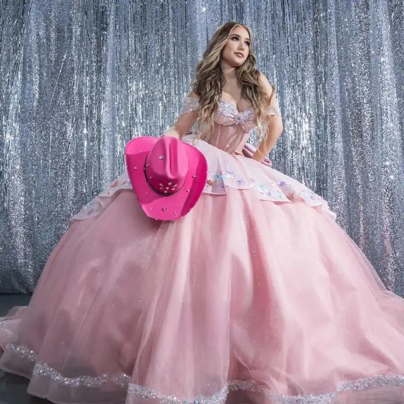 Customized Pink Charming Sweetheart Ball Gowns Quinceanera Dress for Girl Appliques Off the Shoulder Vestidos De Quinceanera
Customized Pink Charming Sweetheart Ball Gowns Quinceanera Dress for Girl Appliques Off the Shoulder Vestidos De Quinceanera