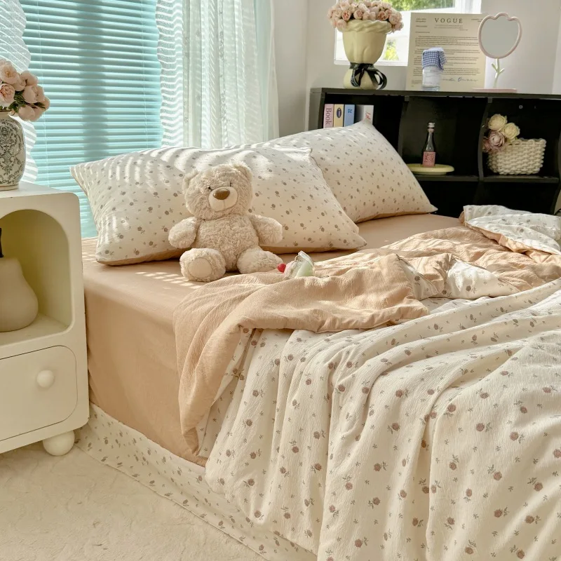 Cloud-feeling double-layer yarn summer quilt air conditioner quilt four-piece set soft small fresh machine washable
Cloud-feeling double-layer yarn summer quilt air conditioner quilt four-piece set soft small fresh machine washable