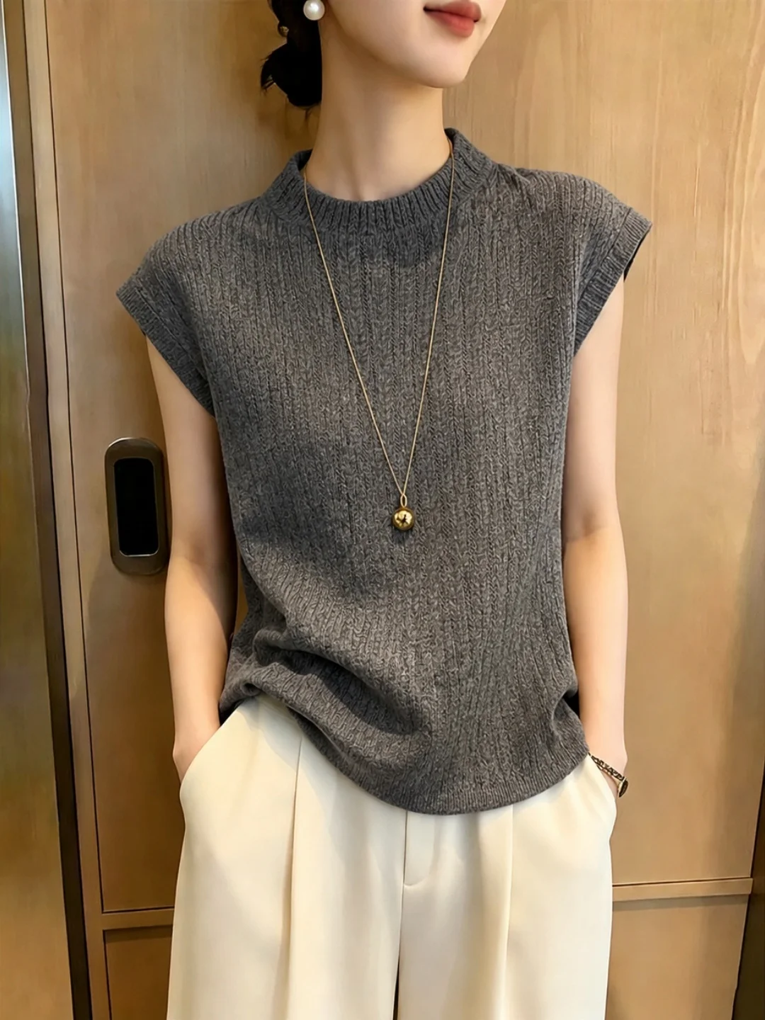 Ladies' Soft Skin-Friendly Ice Silk Knitted Top Commute Slimming Versatile Lazy Style Summer 2026 Korean Straight Cut
Ladies' Soft Skin-Friendly Ice Silk Knitted Top Commute Slimming Versatile Lazy Style Summer 2026 Korean Straight Cut