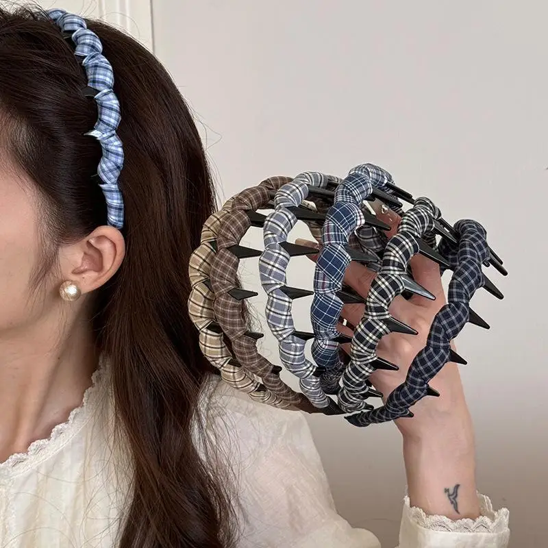 2025 Autumn/Winter New U-shaped Plaid Headband for Women Girls Korean Retro Simple Headwear Fashion Hair Accessories Gifts
2025 Autumn/Winter New U-shaped Plaid Headband for Women Girls Korean Retro Simple Headwear Fashion Hair Accessories Gifts