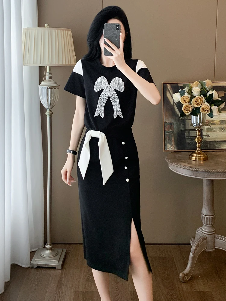 Elegant black casual suit 2025 summer fashion bow short sleeved top+mid length split skirt temperament two-piece set
Elegant black casual suit 2025 summer fashion bow short sleeved top+mid length split skirt temperament two-piece set