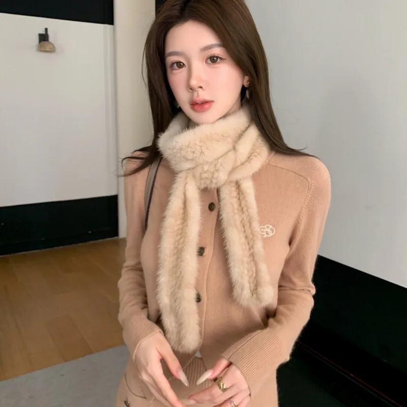 High-quality Real Mink Fur Long Scarf Multi-purpose Fur Neck Warmer Winter Warm Long Fur Collar Female Warm Knitted Shawls
High-quality Real Mink Fur Long Scarf Multi-purpose Fur Neck Warmer Winter Warm Long Fur Collar Female Warm Knitted Shawls