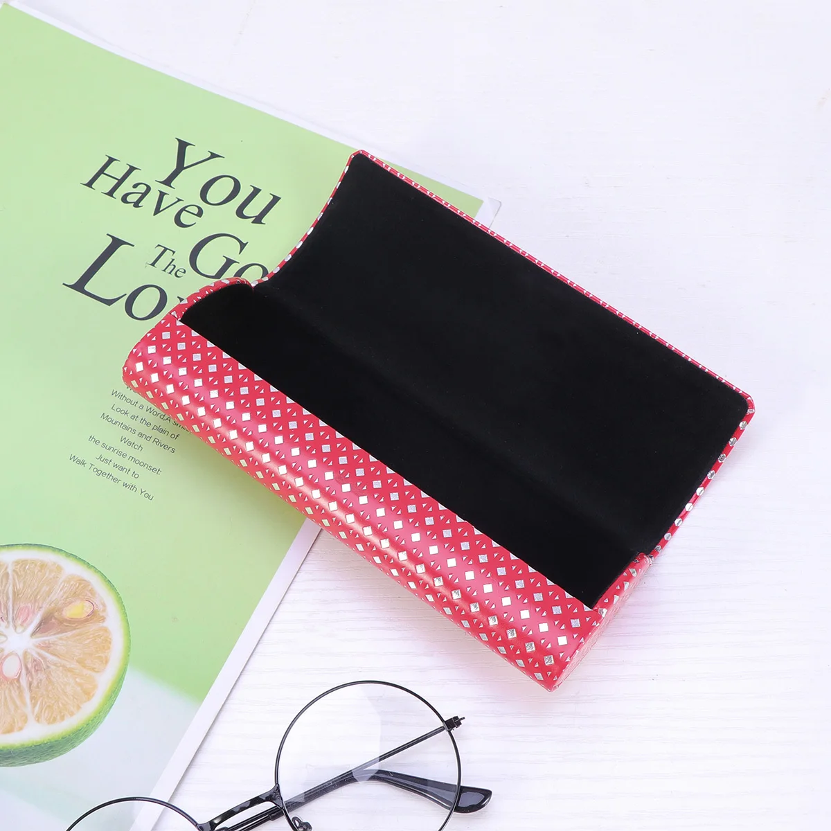 Stylish Red Eyeglasses Case Rhombus Texture Hard Cover Protection for Sunglasses and Eyewear Compact Safe Storage for Home Or
Stylish Red Eyeglasses Case Rhombus Texture Hard Cover Protection for Sunglasses and Eyewear Compact Safe Storage for Home Or