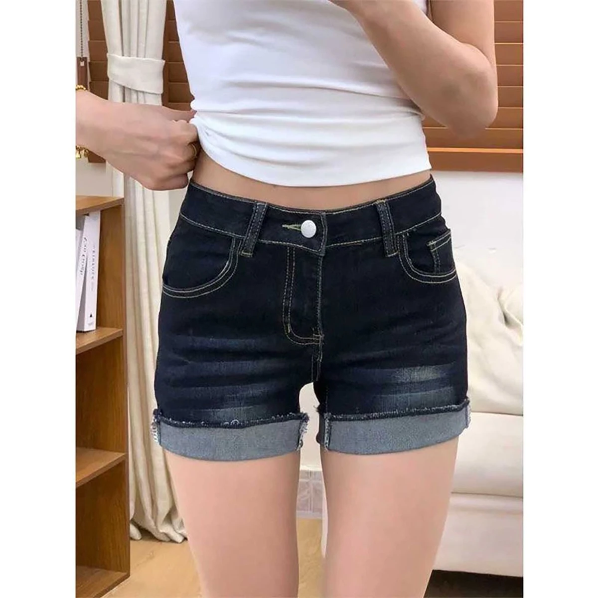 American Style Low Waist Blue Jeans Shorts Women Summer New Slimming Hot Pants High Waist Wide Leg Embroidered Cotton Blend
American Style Low Waist Blue Jeans Shorts Women Summer New Slimming Hot Pants High Waist Wide Leg Embroidered Cotton Blend