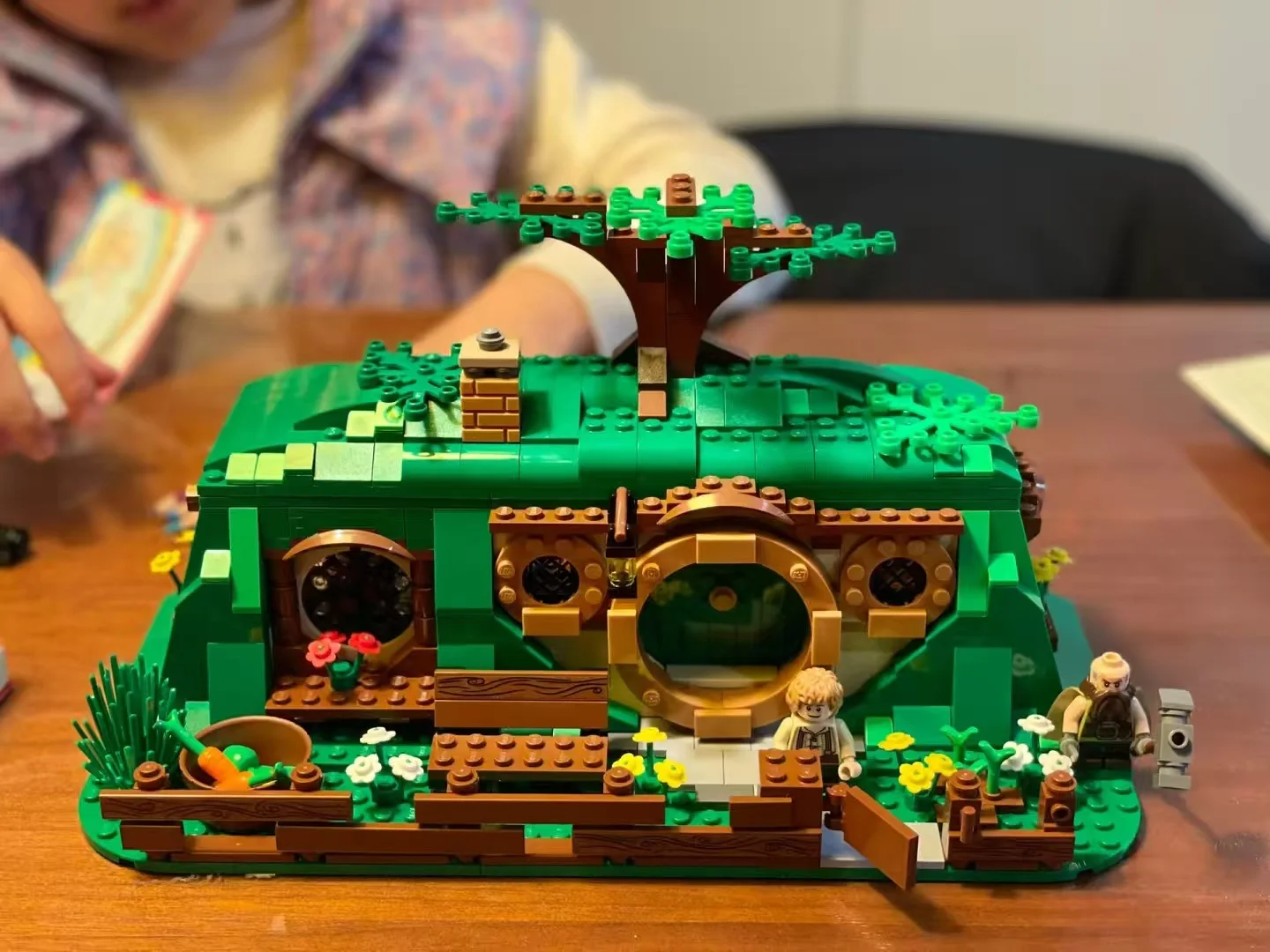 657pcs MOC Bag End Hobbit And Lord Rings The Model Building Blocks Architecture DIY Toy Education Brick Christmas Gift Kids
657pcs MOC Bag End Hobbit And Lord Rings The Model Building Blocks Architecture DIY Toy Education Brick Christmas Gift Kids