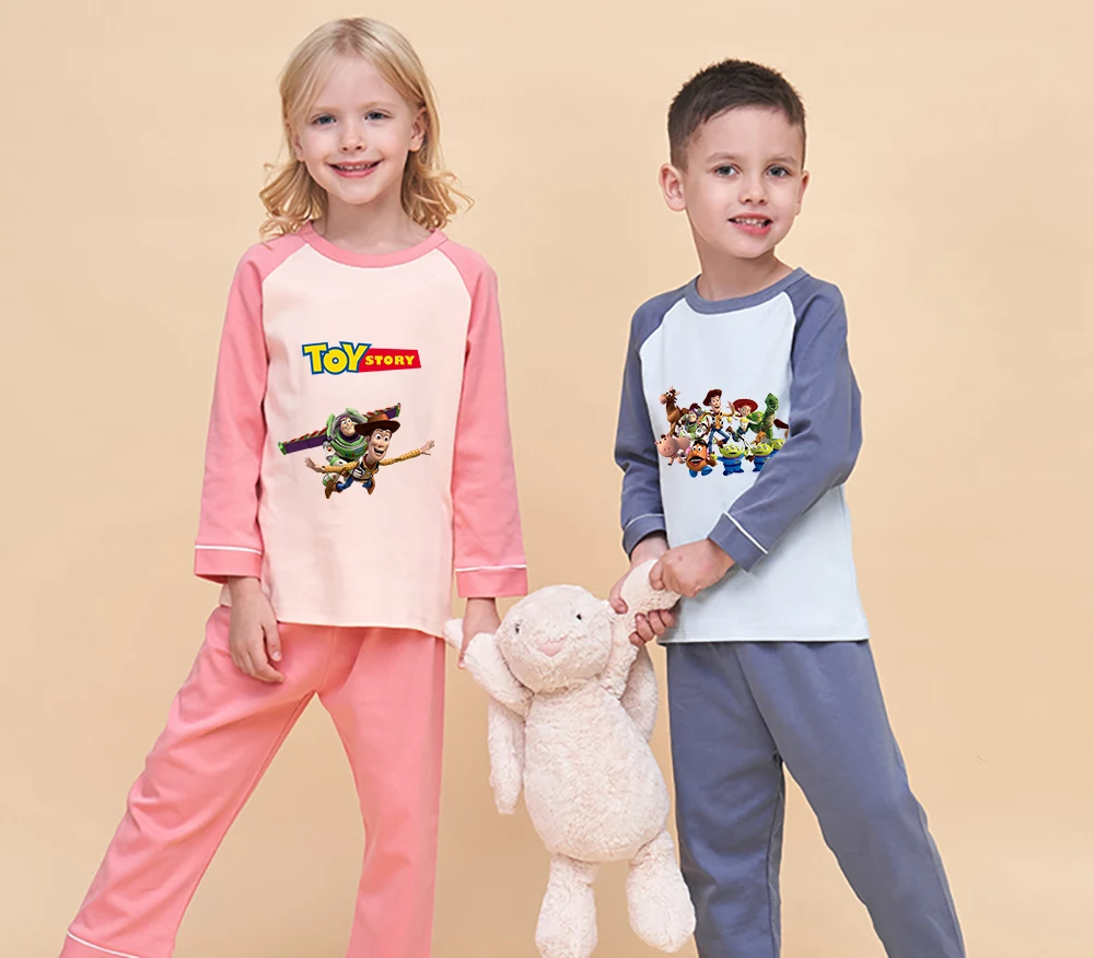 Комплекты одежды из 100% хлопка «История игрушек», одежда для сна с героями мультфильмов для мальчиков и девочек, штаны с длинными рукавами, детский домашний пижамный комплект, детский подарок
Комплекты одежды из 100% хлопка «История игрушек», одежда для сна с героями мультфильмов для мальчиков и девочек, штаны с длинными рукавами, детский домашний пижамный комплект, детский подарок