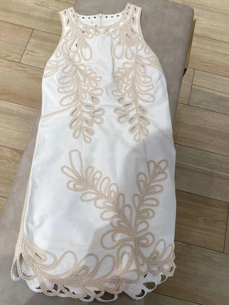 Женское модное платье А-силуэта с высокой талией, вышивкой и без рукавов, из полиэстера, для повседневной носки
Женское модное платье А-силуэта с высокой талией, вышивкой и без рукавов, из полиэстера, для повседневной носки