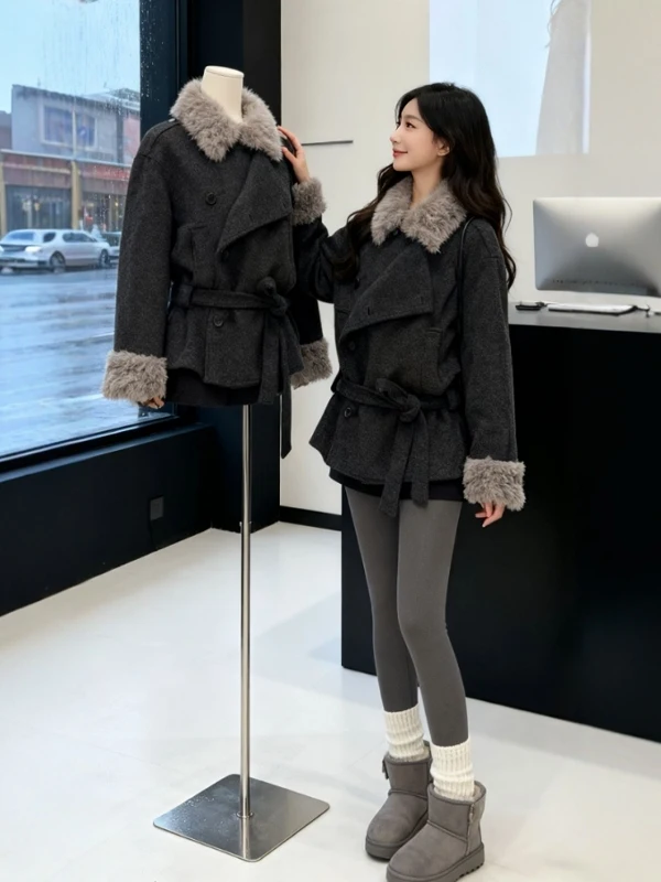Korean Sle Faionable Thiened Woolen Coat with Fur Collar Trendy Winter Outerwear for ort Women Artistic Loose Fit
Korean Sle Faionable Thiened Woolen Coat with Fur Collar Trendy Winter Outerwear for ort Women Artistic Loose Fit