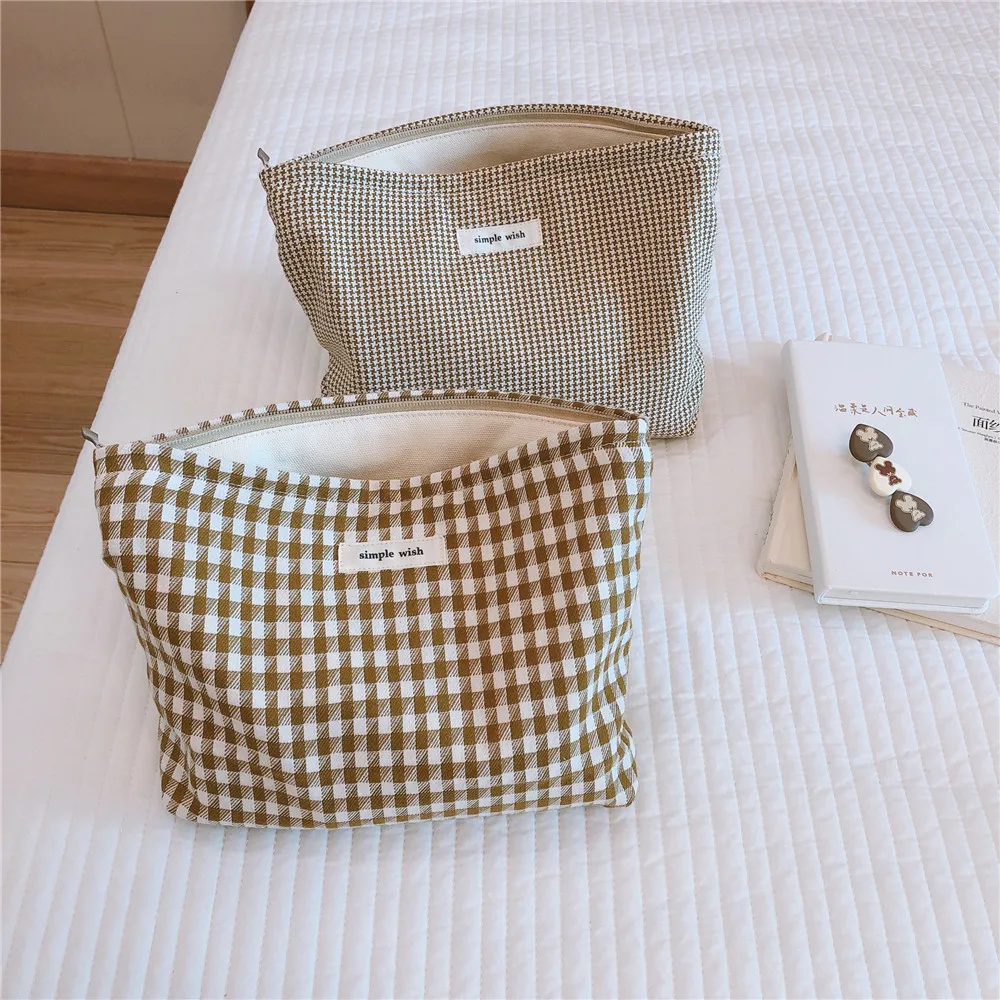 Artistic and Retro Khaki Color Bird Pattern Cotton Makeup Bag Storage Bag, Women's Handbag Simple Zipper Bag
Artistic and Retro Khaki Color Bird Pattern Cotton Makeup Bag Storage Bag, Women's Handbag Simple Zipper Bag