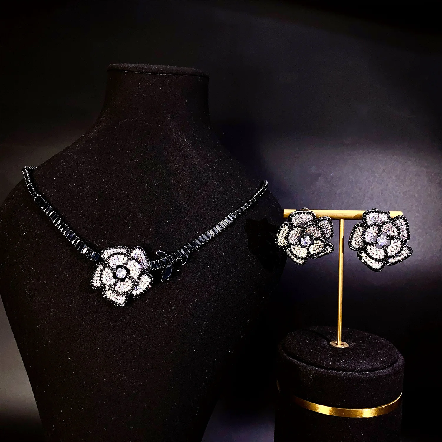 Luxury Exquisite Floral Black Jewellery 2 Piece Nigerian Women's Daily Accessories Banquet Prom Party Bridal Gift Dress M-467
Luxury Exquisite Floral Black Jewellery 2 Piece Nigerian Women's Daily Accessories Banquet Prom Party Bridal Gift Dress M-467