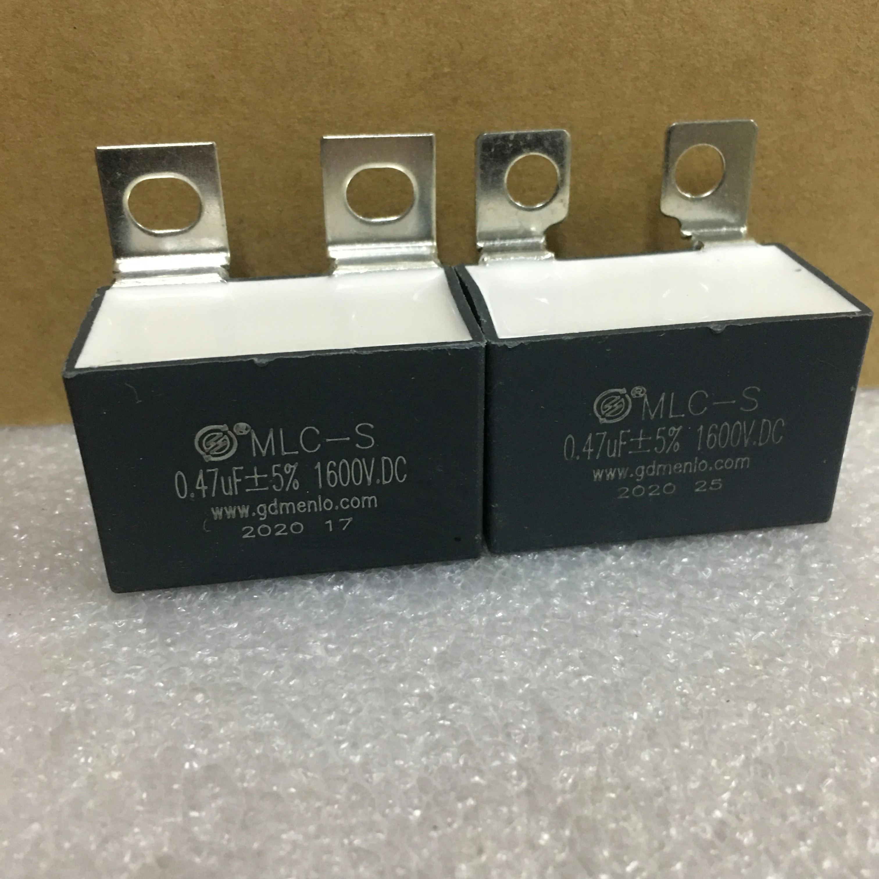 Совершенно новый оригинальный MLC-S тип 0,47 мкФ 1600 В постоянного тока высокочастотный IGBT защитный поглощающий конденсатор 42*28*25 мм
Совершенно новый оригинальный MLC-S тип 0,47 мкФ 1600 В постоянного тока высокочастотный IGBT защитный поглощающий конденсатор 42*28*25 мм