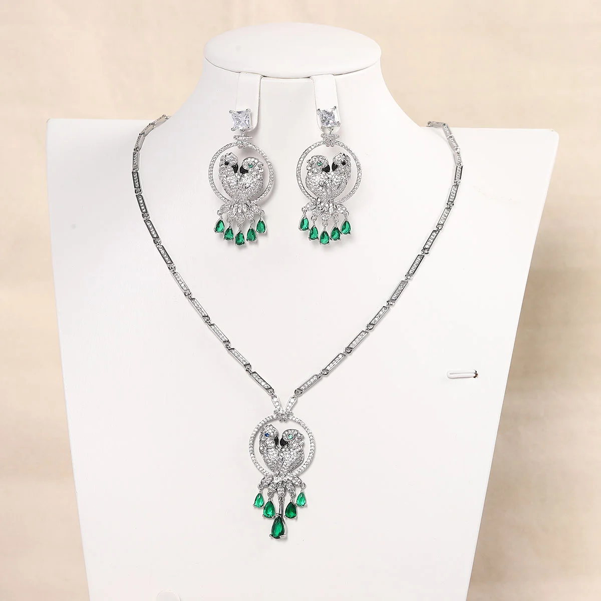 925 Silver Parrot Shape Green CZ Jewelry Set, Sparkling Statement Bridal Necklace Earrings for Women
925 Silver Parrot Shape Green CZ Jewelry Set, Sparkling Statement Bridal Necklace Earrings for Women