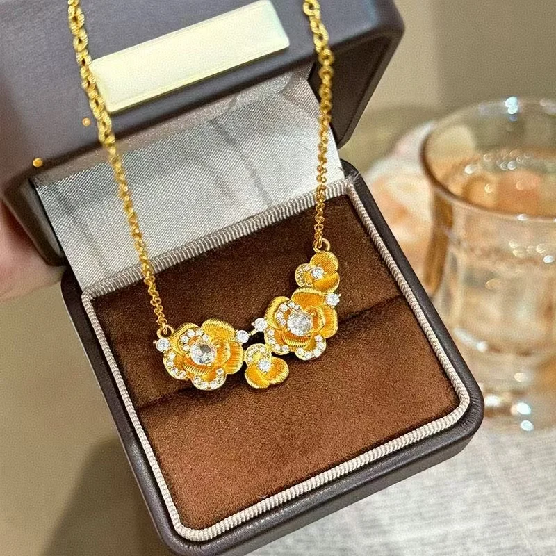 Luxurious 9999 diamond-encrusted brushed rose gold women's versatile clavicle necklace
Luxurious 9999 diamond-encrusted brushed rose gold women's versatile clavicle necklace