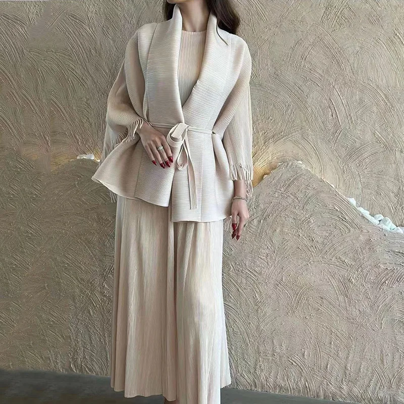 New Arrival 2024 Two-piece Tassel Lace-up Top and Vest Dress Set Fashionable Casual Pleated Dresses Two-piece Set
New Arrival 2024 Two-piece Tassel Lace-up Top and Vest Dress Set Fashionable Casual Pleated Dresses Two-piece Set