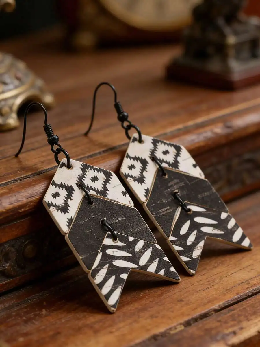 Vintage Distressed Fish Tail Multi-Layer Patchwork Western Style PU Leather Earrings
Vintage Distressed Fish Tail Multi-Layer Patchwork Western Style PU Leather Earrings
