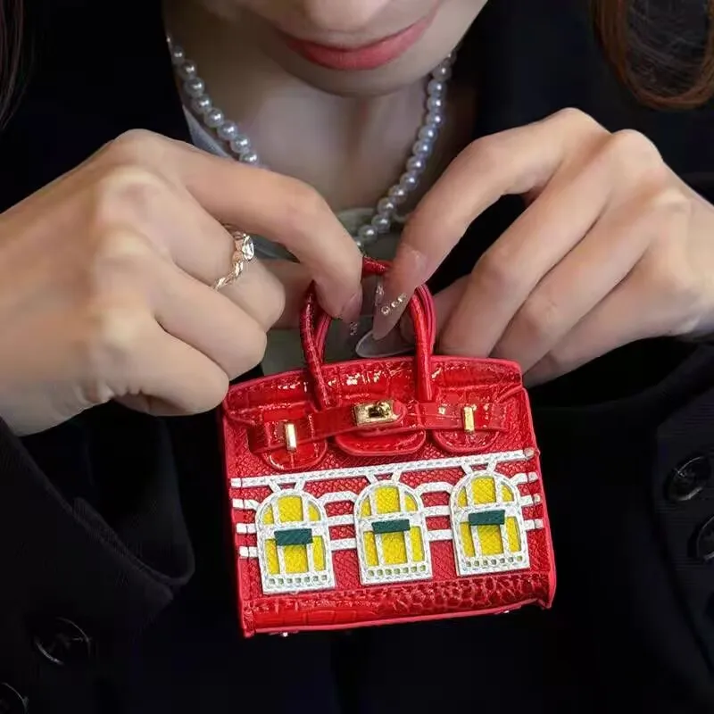 Mini New House Window Platinum Bag Small Pendant Cute Platinum Bag Charm Cute Lipstick Case Earphone Pouch Creative Accessory
Mini New House Window Platinum Bag Small Pendant Cute Platinum Bag Charm Cute Lipstick Case Earphone Pouch Creative Accessory