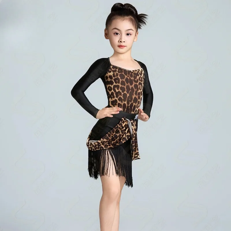 Детское тренировочное платье с леопардовым принтом для латинских танцев для девочек, новый осенне-зимний комплект платья для выступлений2026, юбки с кисточками
Детское тренировочное платье с леопардовым принтом для латинских танцев для девочек, новый осенне-зимний комплект платья для выступлений2026, юбки с кисточками