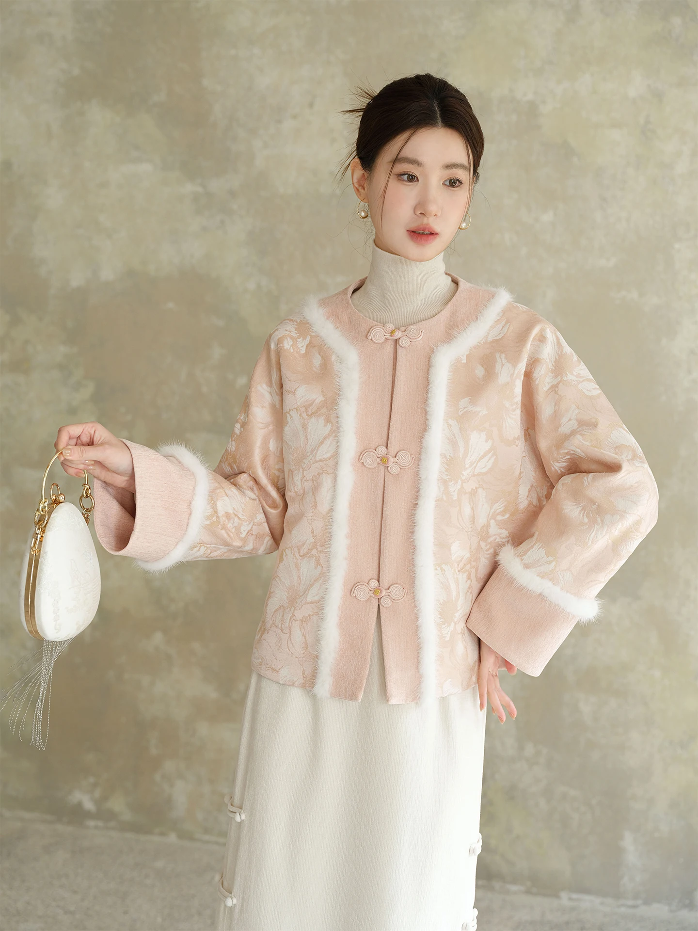 Pink Floral Embroidery Cotton Blend Women's Jaet 2025 Winter New Sle Chinese Sle Quilted Long Sve round Ne Coat
Pink Floral Embroidery Cotton Blend Women's Jaet 2025 Winter New Sle Chinese Sle Quilted Long Sve round Ne Coat