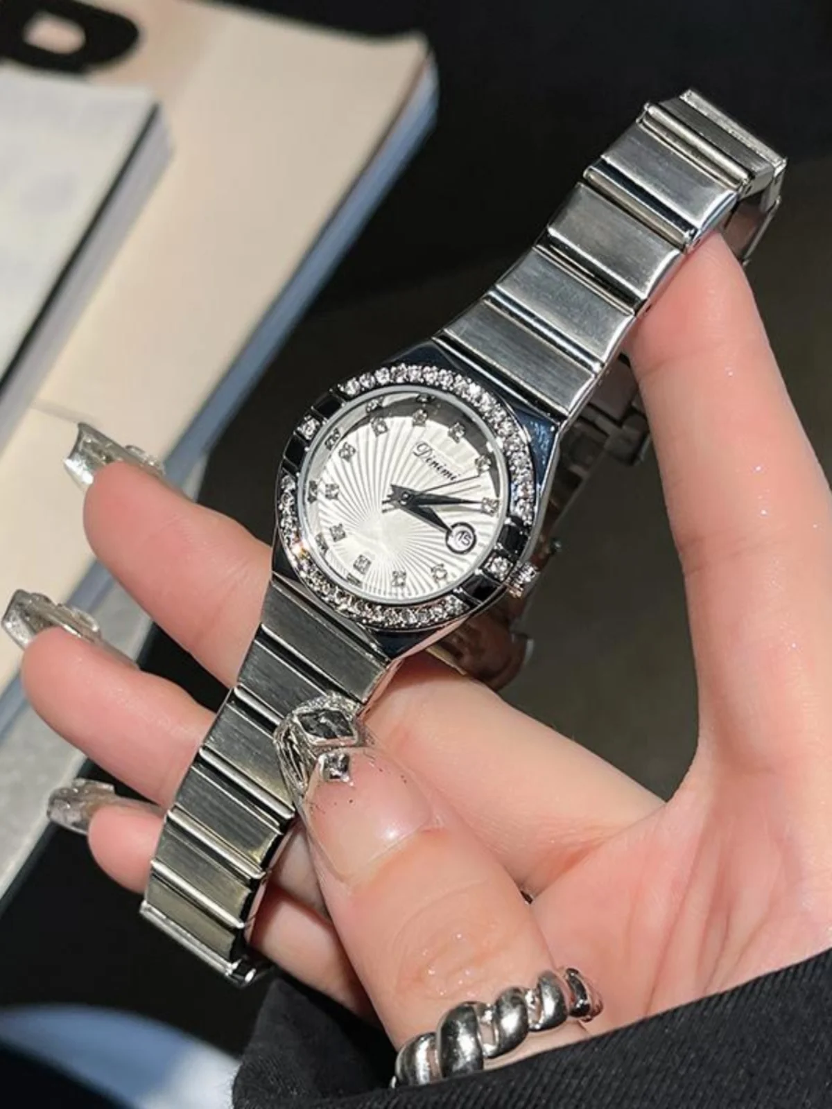 Elegant women's watch, luxury watch for women, high-end 2025 new women's watch, original gift, women's gift quartz watches
Elegant women's watch, luxury watch for women, high-end 2025 new women's watch, original gift, women's gift quartz watches