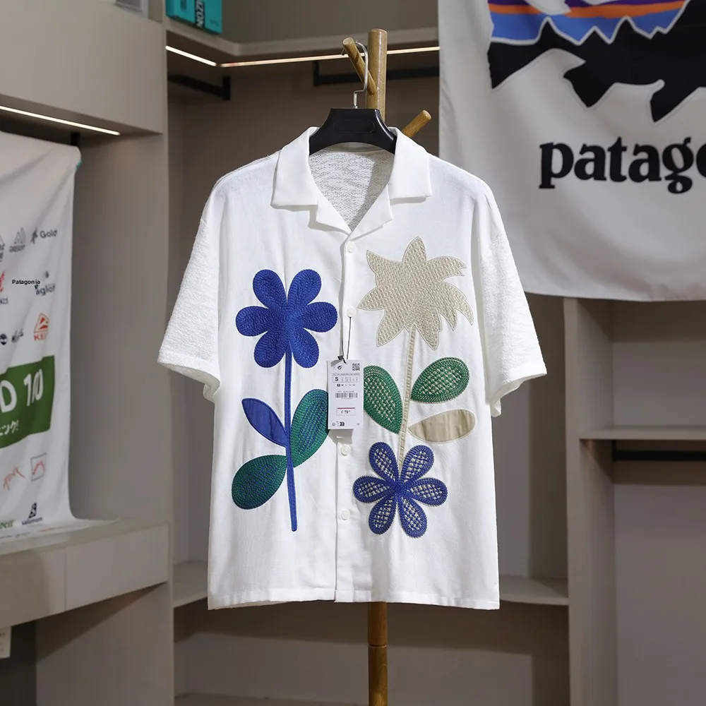 Retro Cuban Collar Short Sleeve Embroidered Floral Carving Men's Summer Casual Shirt Loose Fit Breathable Comfortable Fashion
Retro Cuban Collar Short Sleeve Embroidered Floral Carving Men's Summer Casual Shirt Loose Fit Breathable Comfortable Fashion