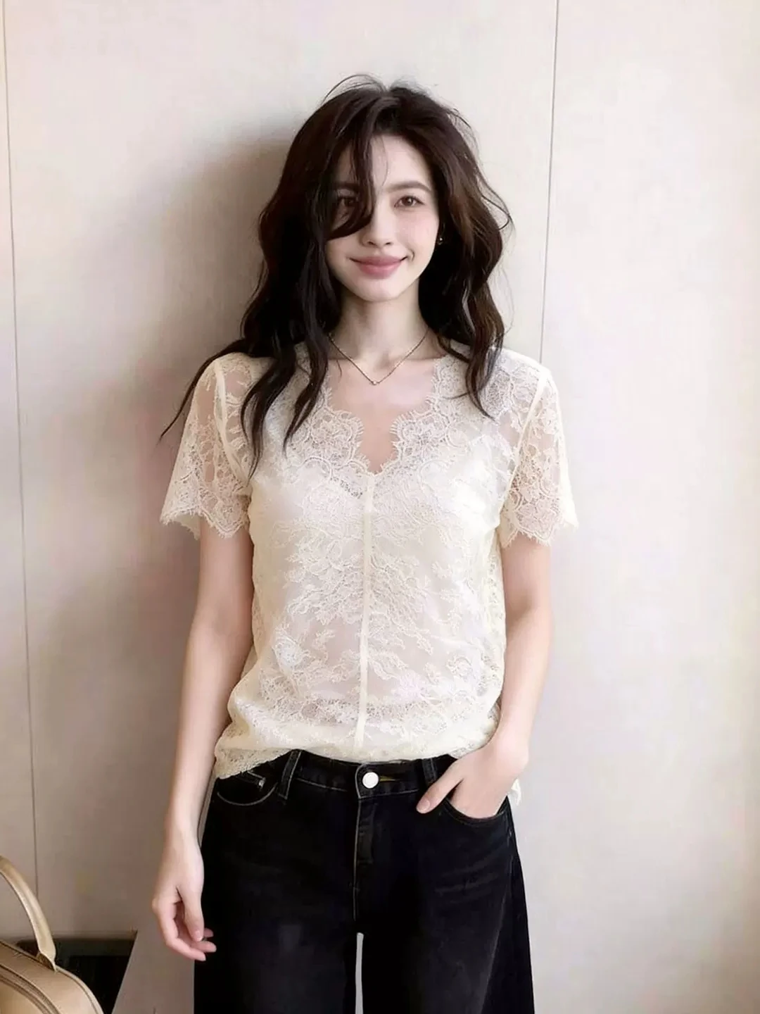 Romantic Lace Splicing Short Sleeve V-Neck Top Women's Fashionable Versatile Summer New Arrival Elegant Small Shirt
Romantic Lace Splicing Short Sleeve V-Neck Top Women's Fashionable Versatile Summer New Arrival Elegant Small Shirt