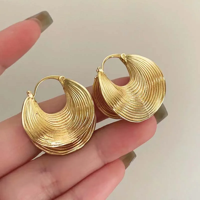 Fashion Metal Irregular Striped Ear Buckle Earrings for Women Creative Gold Color Geometric Fan Shaped Earrings Jewelry Gifts
Fashion Metal Irregular Striped Ear Buckle Earrings for Women Creative Gold Color Geometric Fan Shaped Earrings Jewelry Gifts